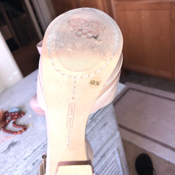 Vince Camuto Croissant Bellini - Picture 7 of 7